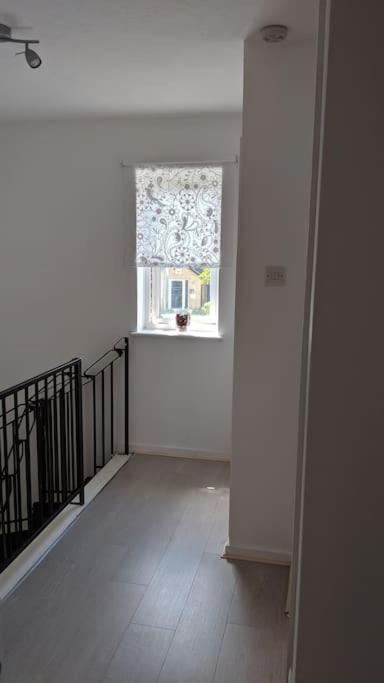 Private 2 Bed Flat Close To Excel & City Airport Londra Exterior foto