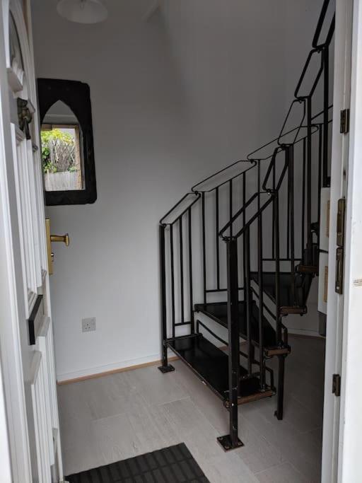 Private 2 Bed Flat Close To Excel & City Airport Londra Exterior foto