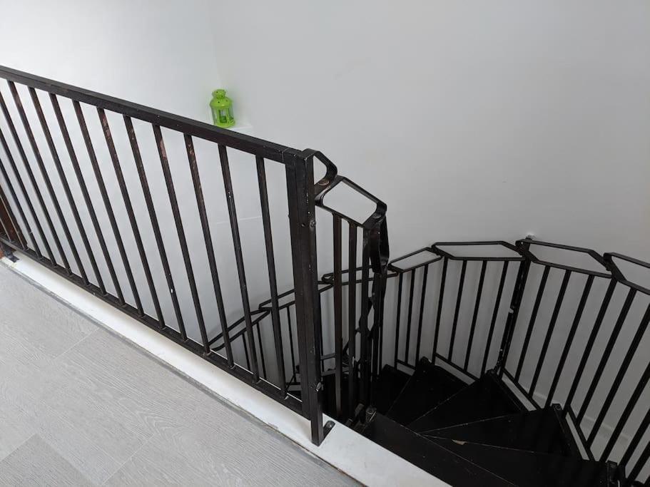 Private 2 Bed Flat Close To Excel & City Airport Londra Exterior foto