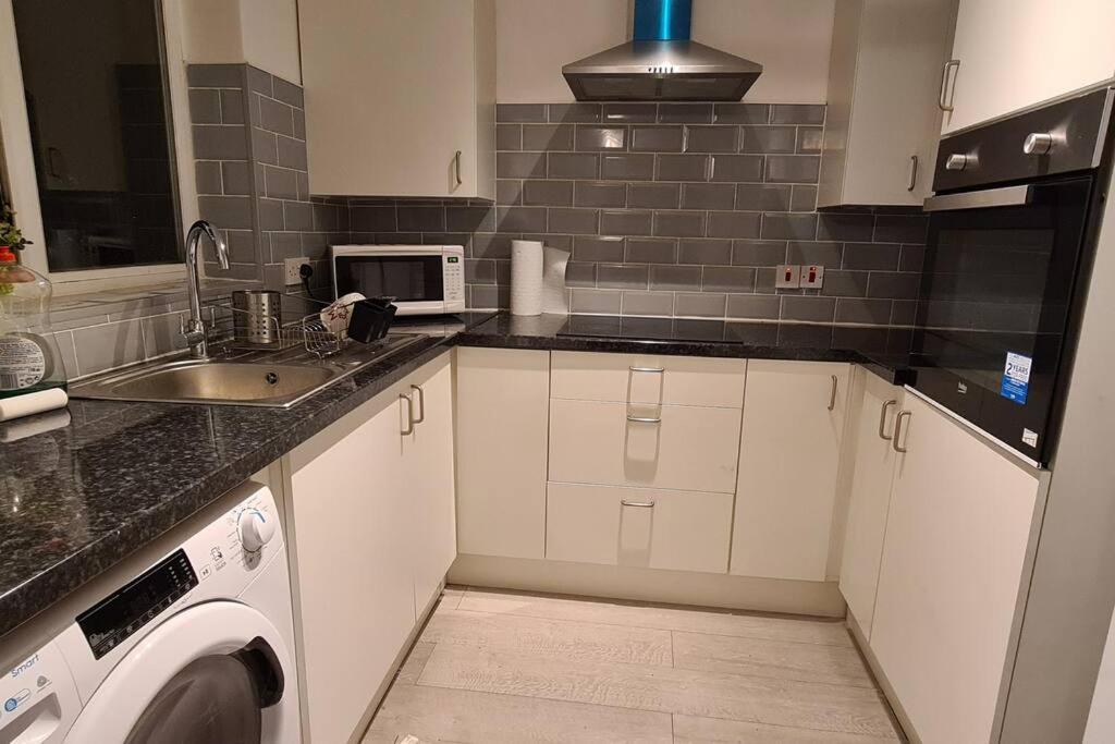 Private 2 Bed Flat Close To Excel & City Airport Londra Exterior foto