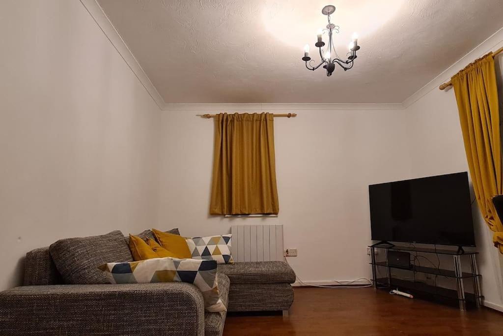 Private 2 Bed Flat Close To Excel & City Airport Londra Exterior foto