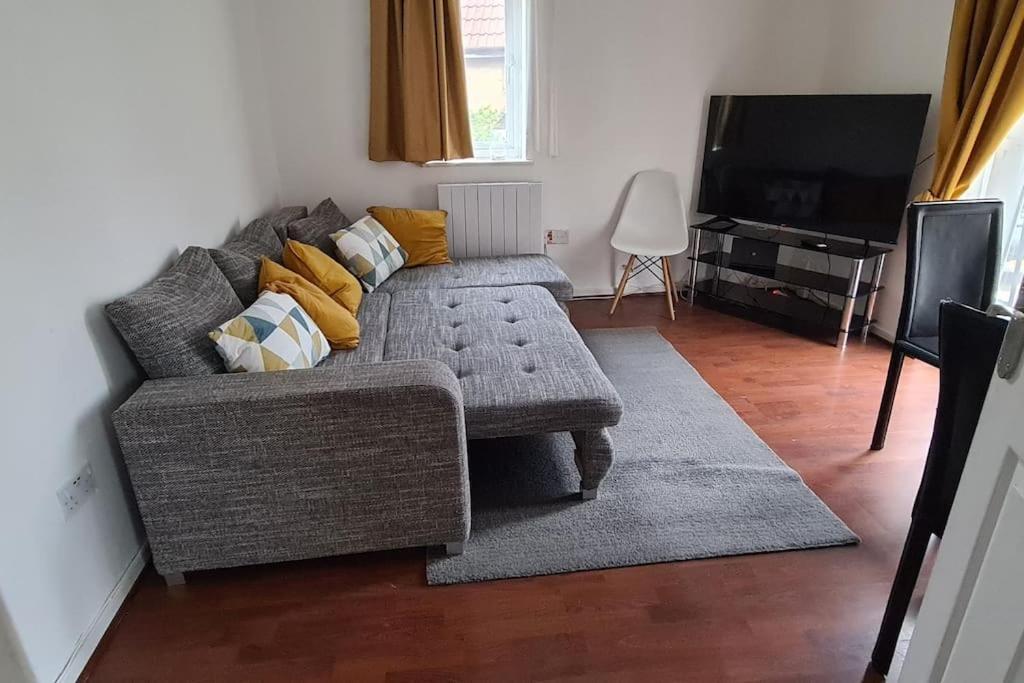 Private 2 Bed Flat Close To Excel & City Airport Londra Exterior foto